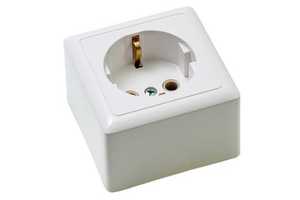 Розетка с изоляционной пластиной 1-ая о/у с з/к Schneider Electric ХИТ 250V 16A белый