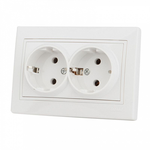 Розетка Lezard Mira с/у 2-ая с з/к керамика 250V 16А белая