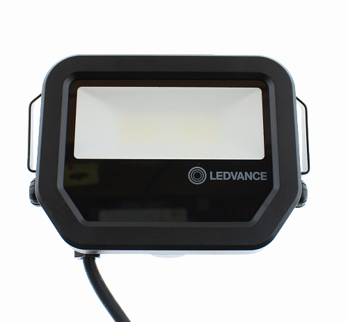 Прожектор светодиодный ДО-20Вт LEDVANCE PERFORMANCE 6500К 2400lm IP65 100D черный 4058075421059 Витрина